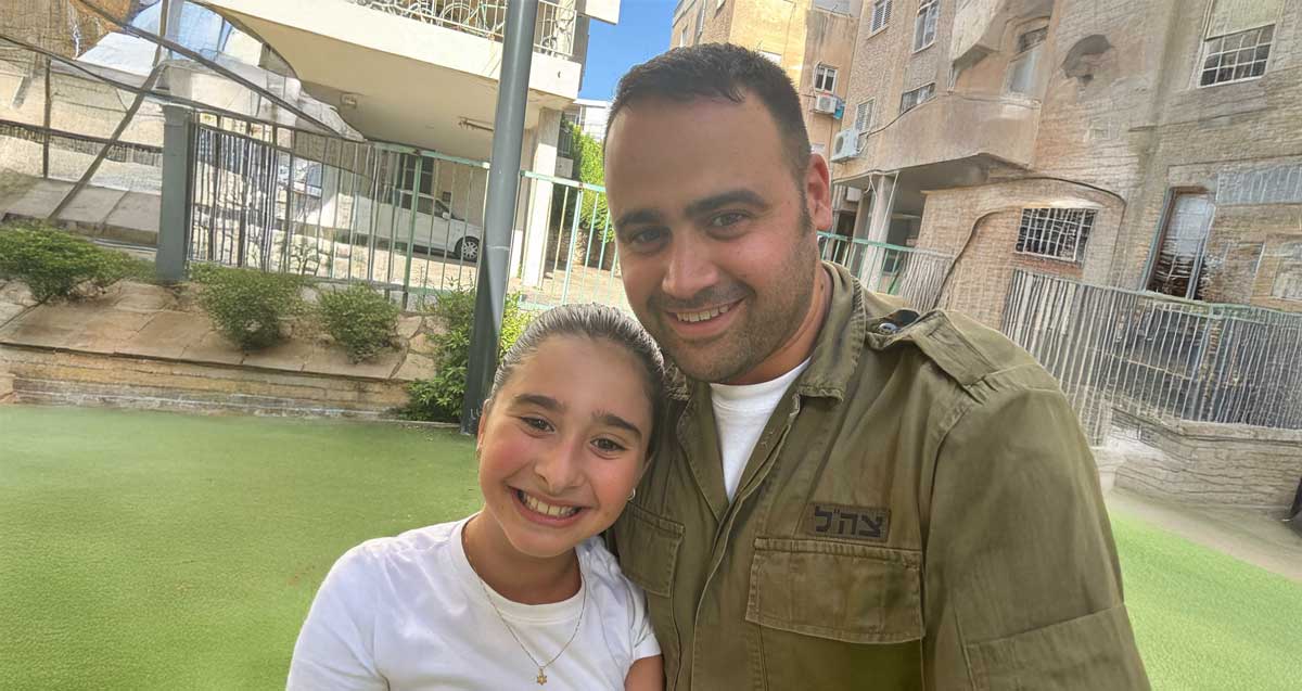סמ"ר איתן הנשל ובתו.