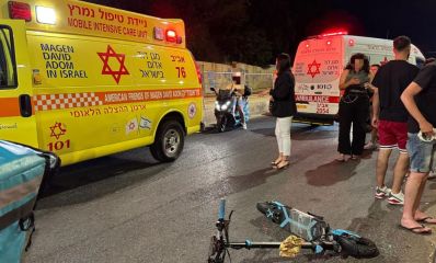 אמבולנס מגן דוד אדום ואמבולנס טיפול נמרץ בכביש אלוף שדה ליד קורקינט שרוכבו החליק ונפצע קשה. צילום: תיעוד מבצעי מד"T