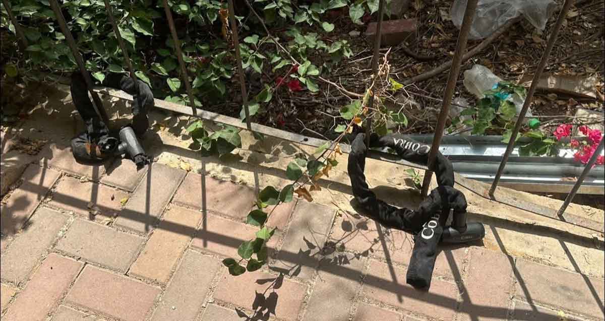השרשרות והמנעולים של האופניים החשמליים