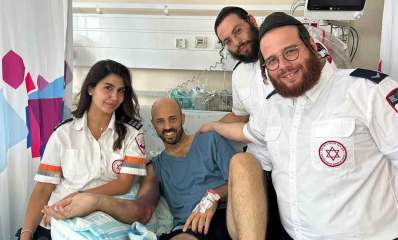 הוכש על ידי נחש צפע ופונה במסוק לבית חולים. הנפגע עם צוות של שלושה אנשי מד"א בבית חולים.