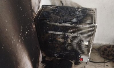 תנור ספירלה שהתלקח וגרם לשריפה והשחרת קירות דירה