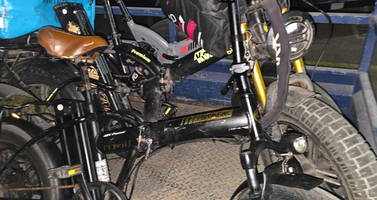 אופניים גנובים שנתפסו בפשיטה על דירה באזור הבורסה ברמת גן