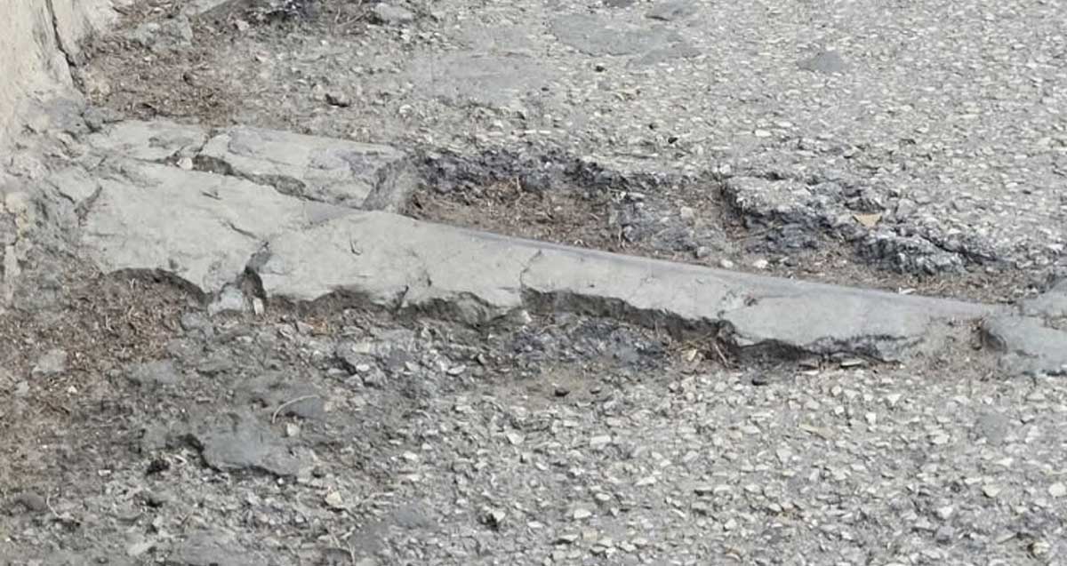 מדרכות משובשות בעליית הנוער ואבני זיכרון בגבעתיים