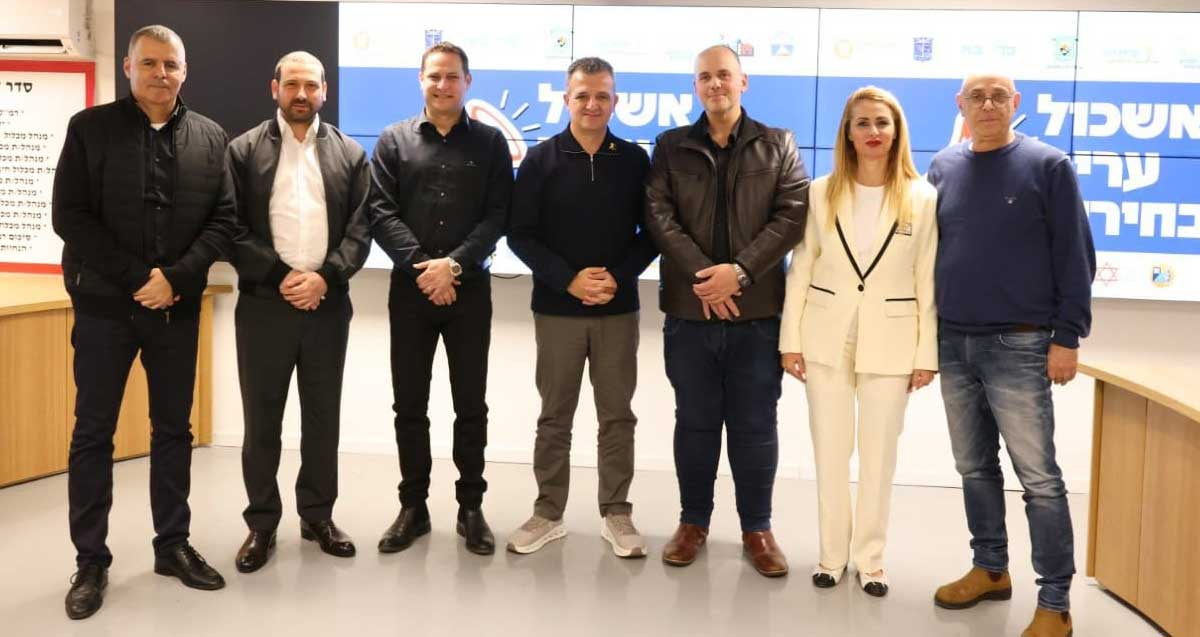 כרמל שאמה הכהן וצוות הקמת אשכול ערים בחרום