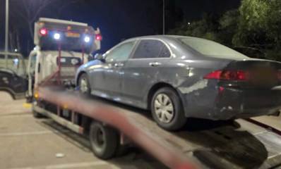 רכב נגרר על גבי משאית גרר