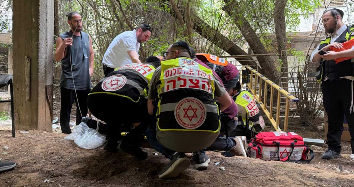 פועל נפל מגובה 5 מטרים ברמת גן – מצבו בינוני • רמת גן גבעתיים אונליין