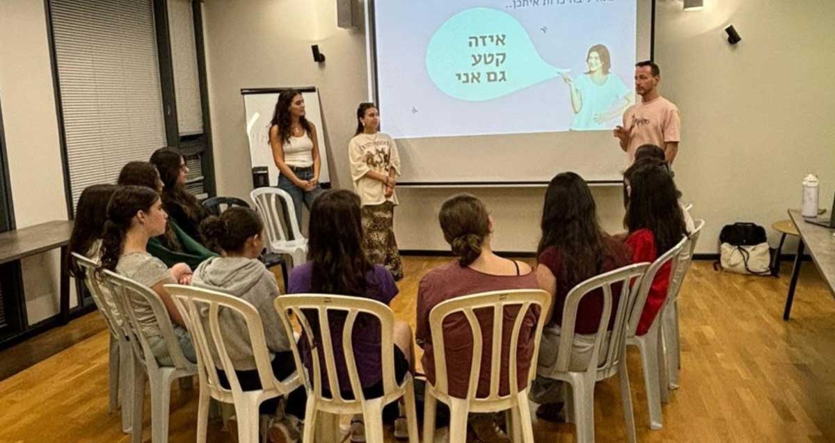 תוכנית Queen B בגבעתיים להכשרת נערות בעולם הטכנולוגיה
