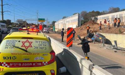 רכב התהפך בדרך הנשיא הראשון ברמת גן