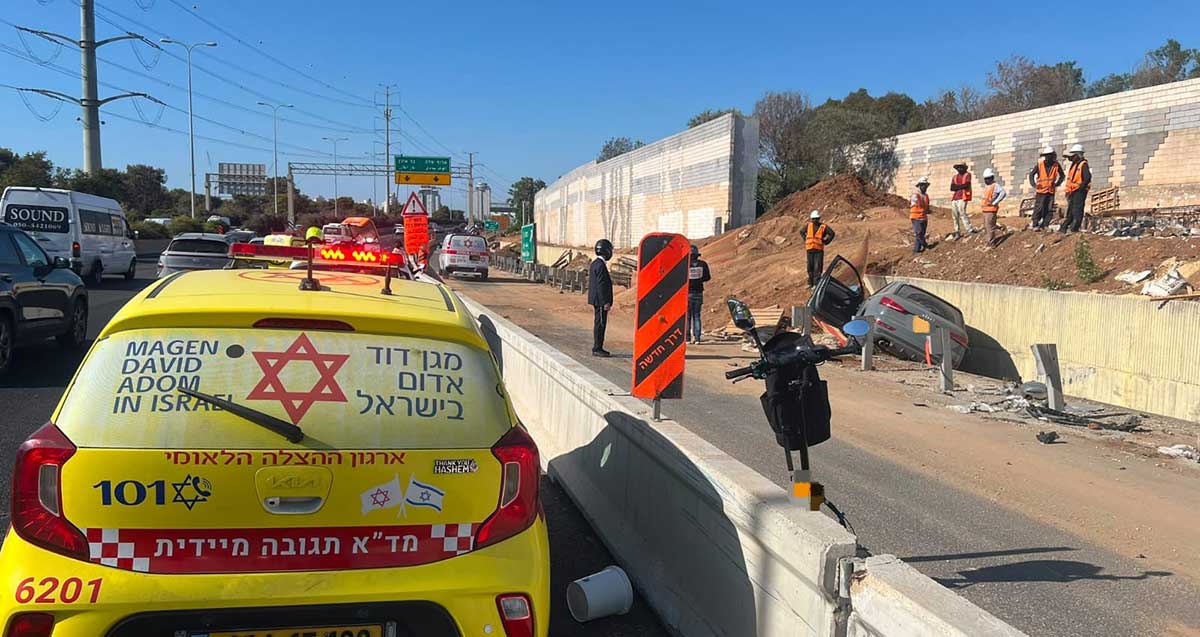 רכב התהפך בדרך הנשיא הראשון ברמת גן