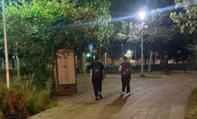 סיירת מוגנות לילה בגבעתיים. שתי סיירות בגן ציבורי