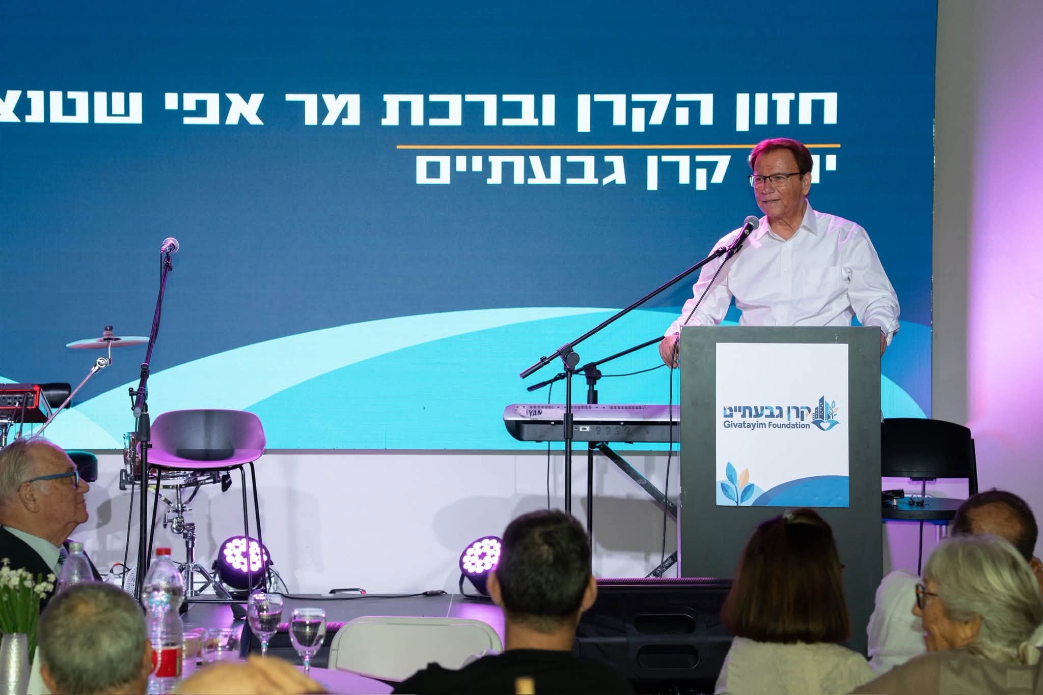 אפי שנצלר נואם