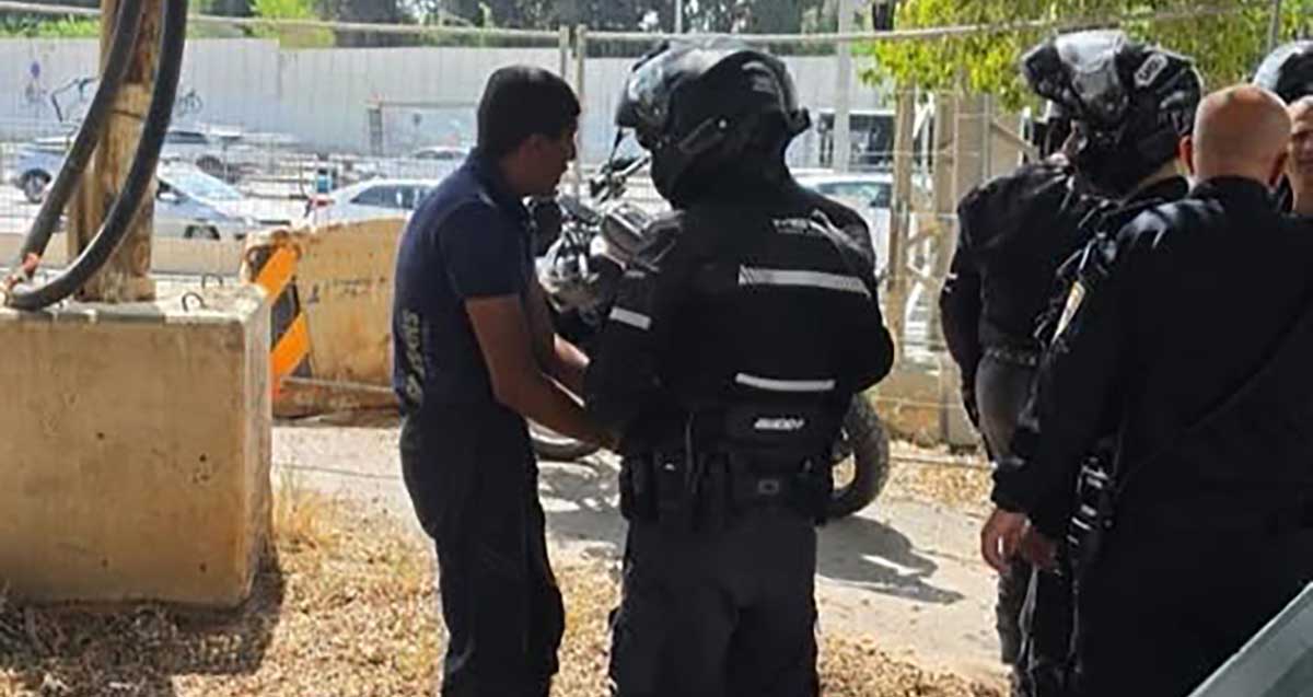 נער מהפזורה הבדואית נעצר ברמת גן, על ידי מספר שוטרים.