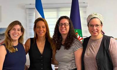 טלי רימניק רכזת השתלבות והכלה עם עוד 3 נשות צוות בית עמנואל