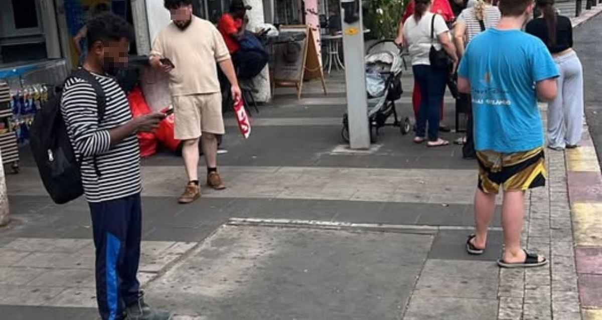 מדרכה ריקה במקום תחנת האוטובוס, צילום: מתוך עמוד הפייסבור תושבי גבעתיים לפי סעיף 27א