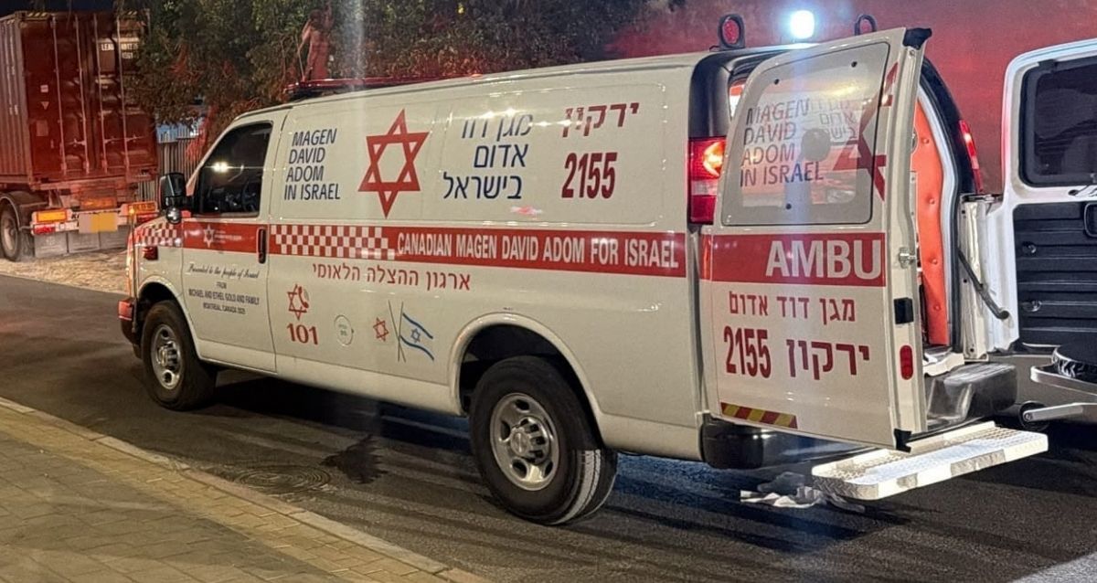 אמבולנס מרחב ירקון בלילה, צילום: מד"א